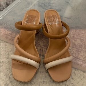 DV by Dolce Vita Women's Tan and Cream Heels